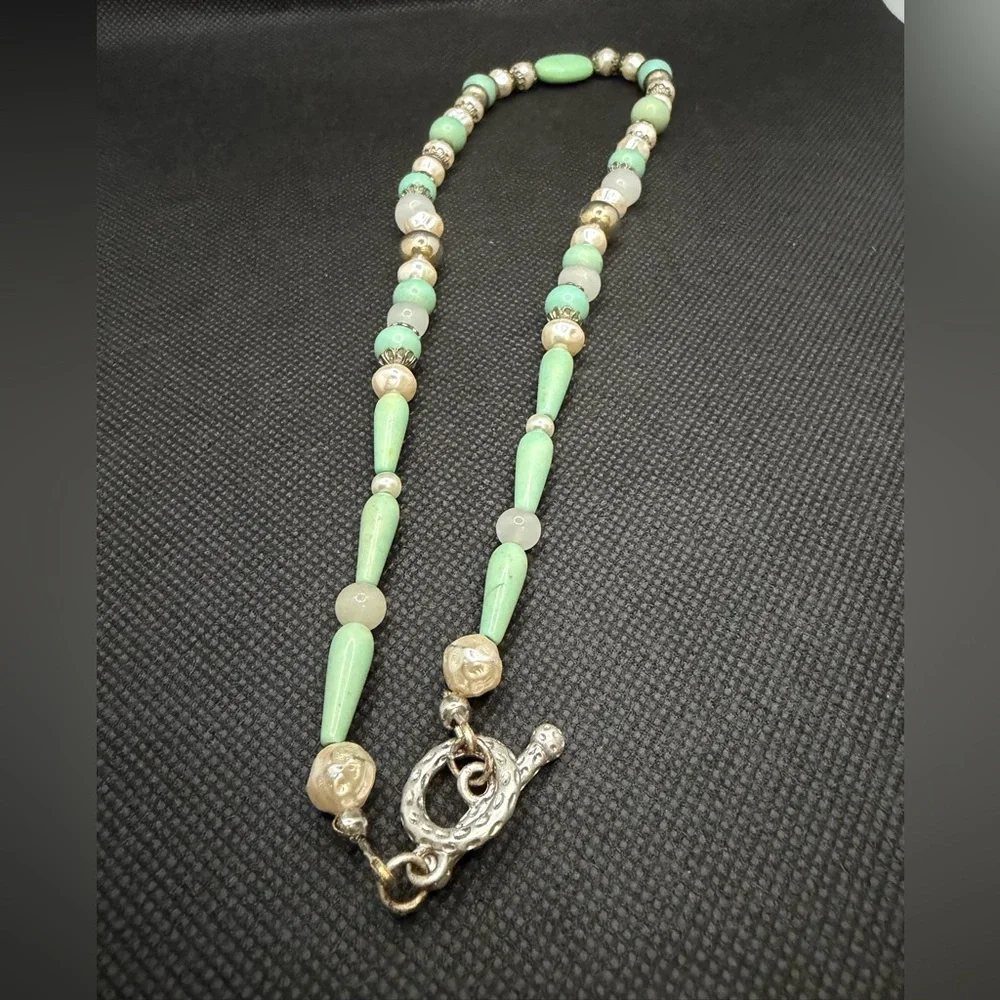 Vintage Style Green Aventurine, Gold, and Pearl beaded Necklace - Picture 7 of 8